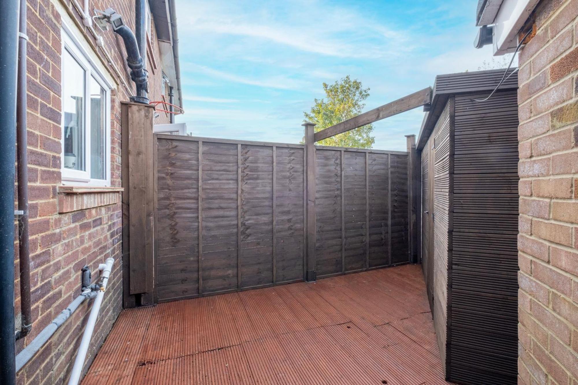Kings House Apartment Hayes, West London Apt A Northolt  외부 사진