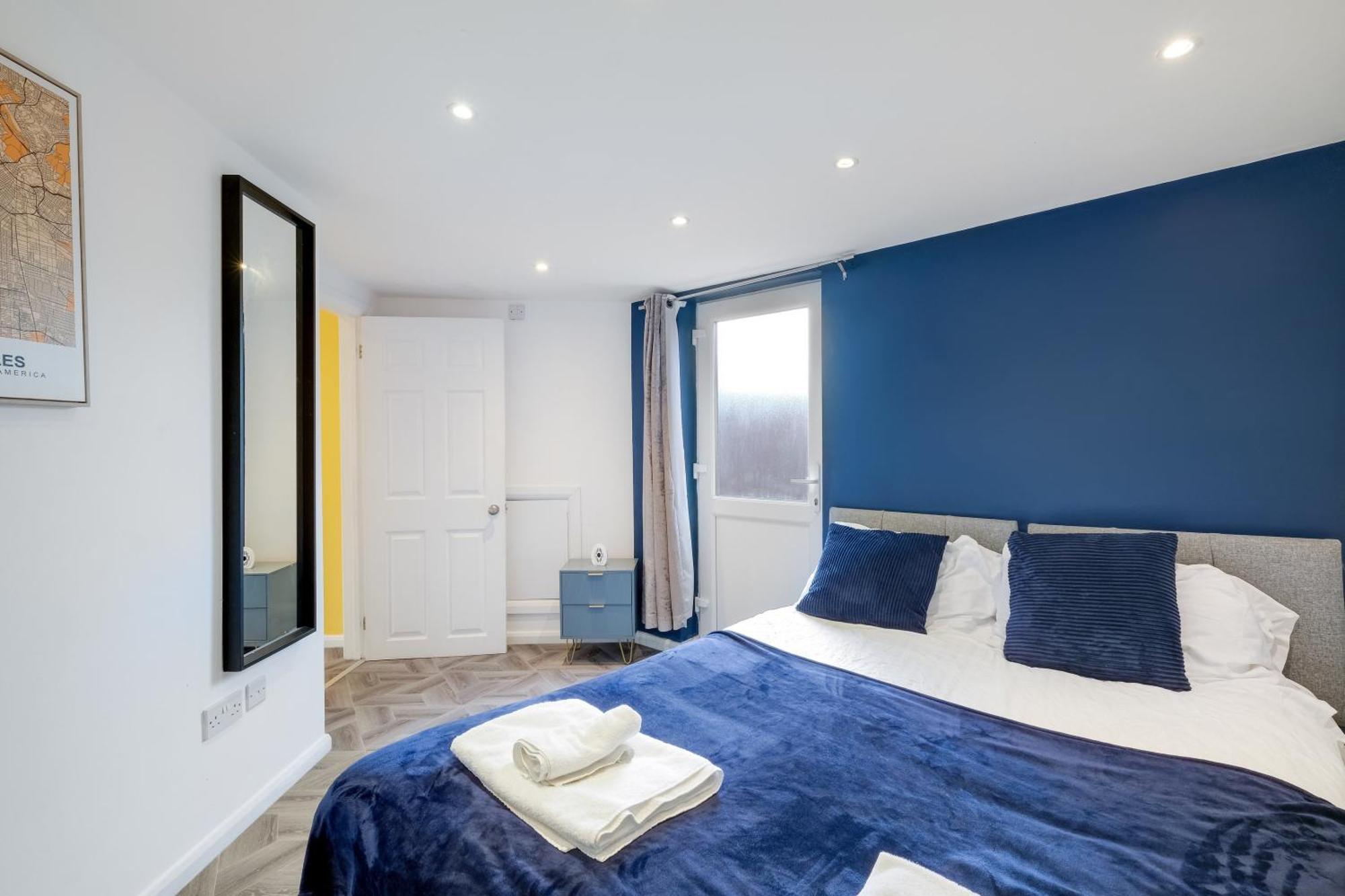 Kings House Apartment Hayes, West London Apt A Northolt  외부 사진