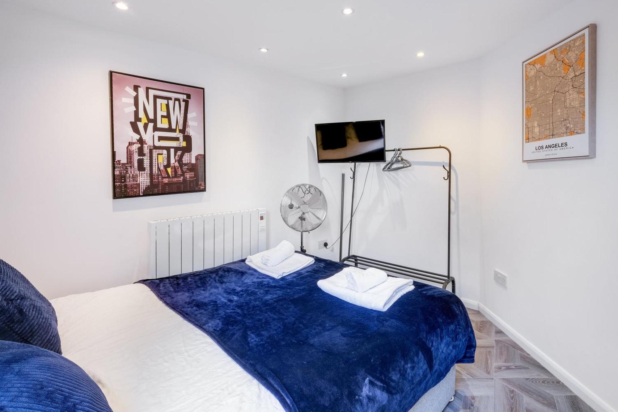 Kings House Apartment Hayes, West London Apt A Northolt  외부 사진