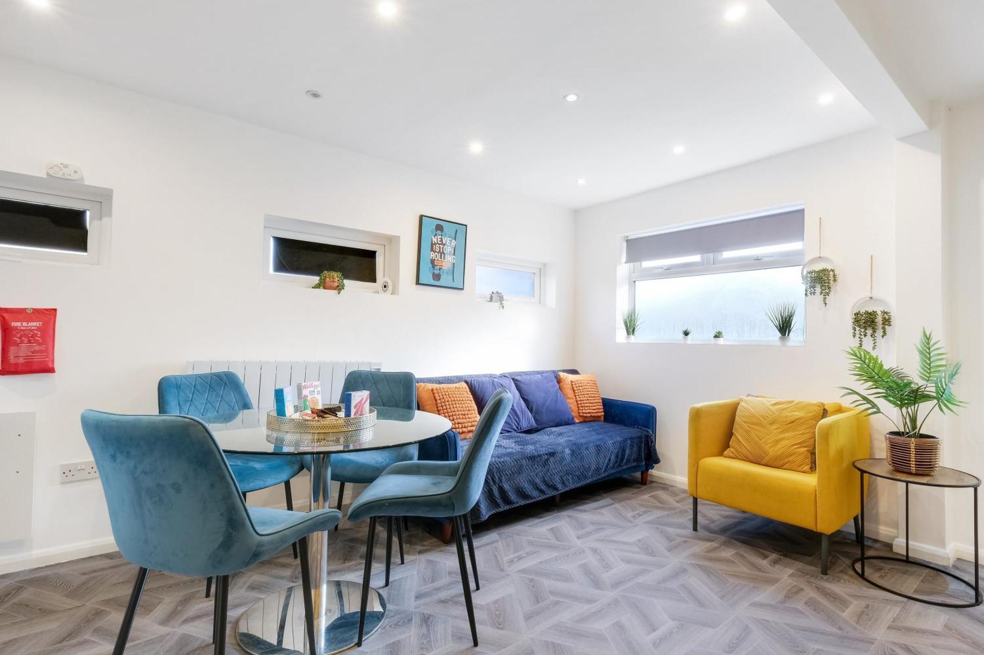 Kings House Apartment Hayes, West London Apt A Northolt  외부 사진