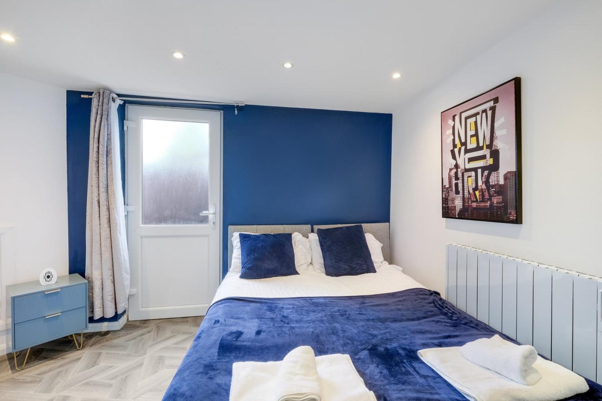 Kings House Apartment Hayes, West London Apt A Northolt  외부 사진
