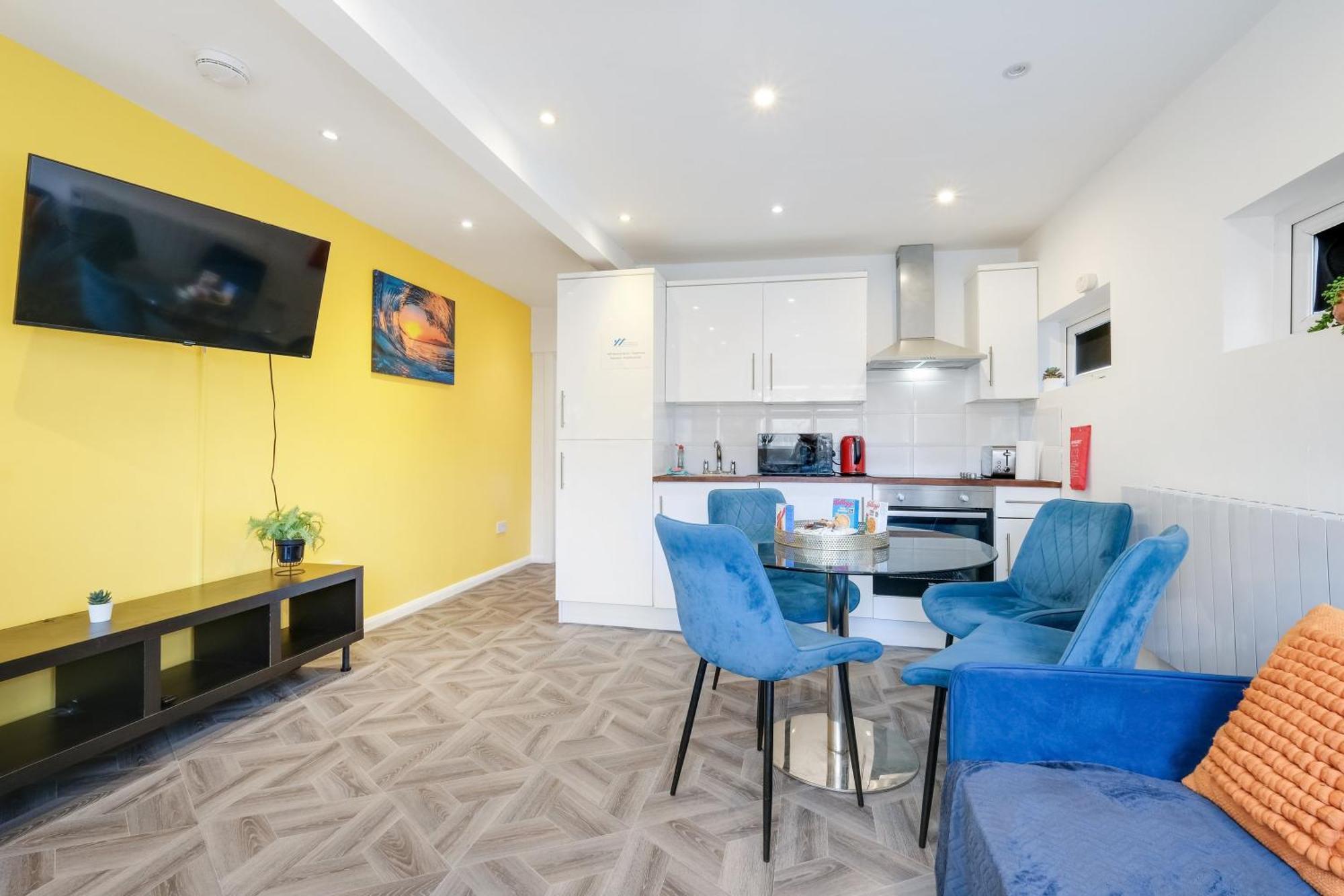 Kings House Apartment Hayes, West London Apt A Northolt  외부 사진
