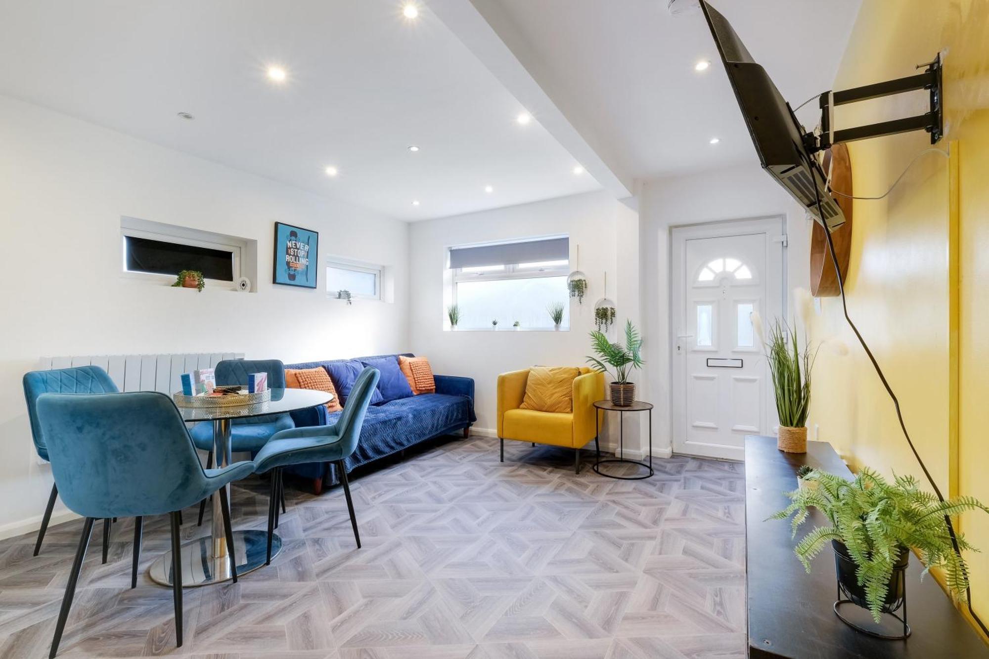 Kings House Apartment Hayes, West London Apt A Northolt  외부 사진