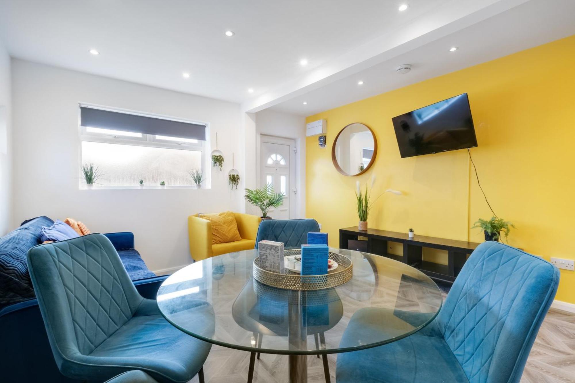 Kings House Apartment Hayes, West London Apt A Northolt  외부 사진