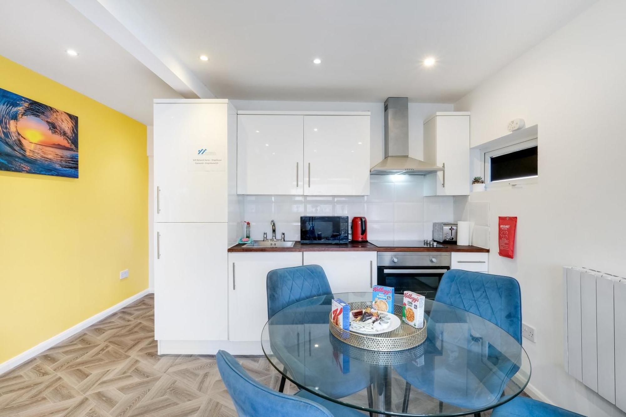 Kings House Apartment Hayes, West London Apt A Northolt  외부 사진