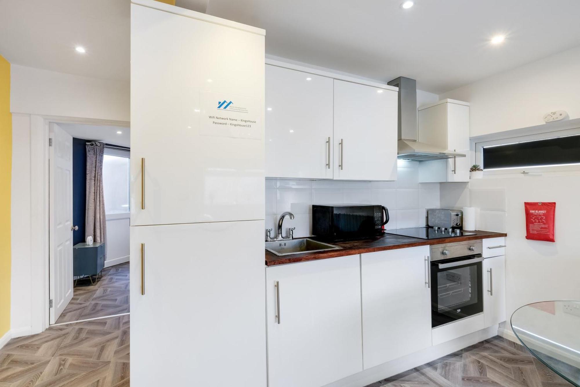 Kings House Apartment Hayes, West London Apt A Northolt  외부 사진
